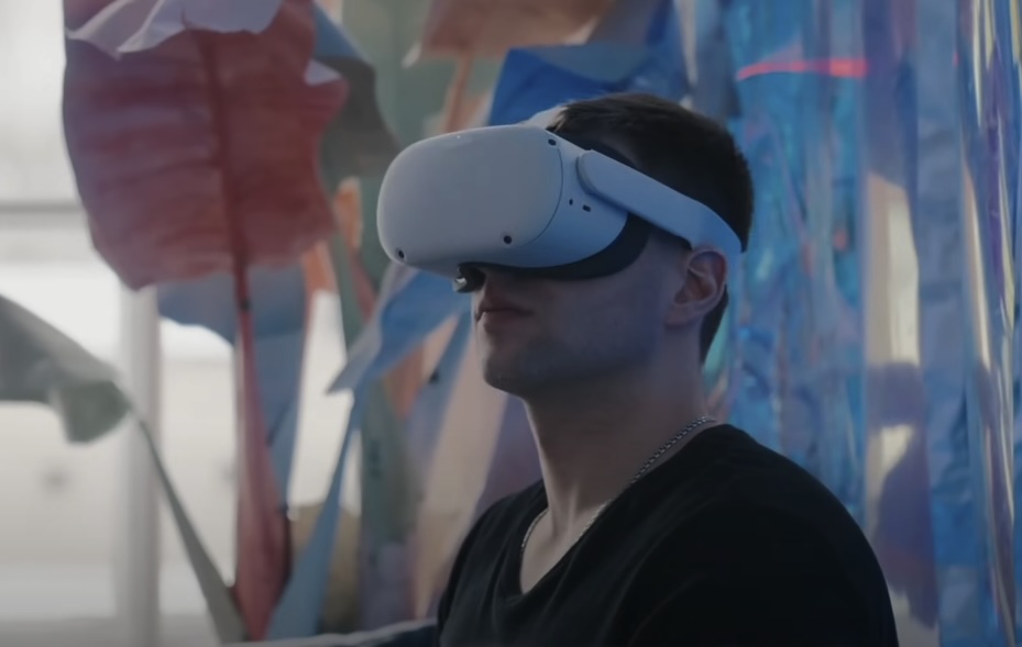 Man wearing VR